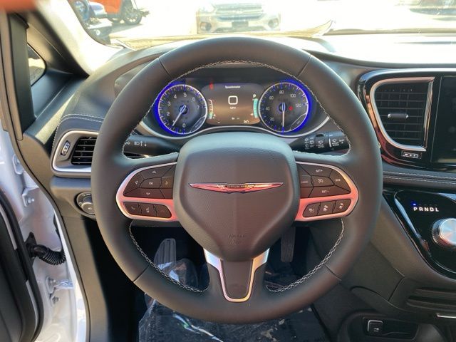 2026 Chrysler Pacifica Select - Bright White Clearcoat exterior view 13