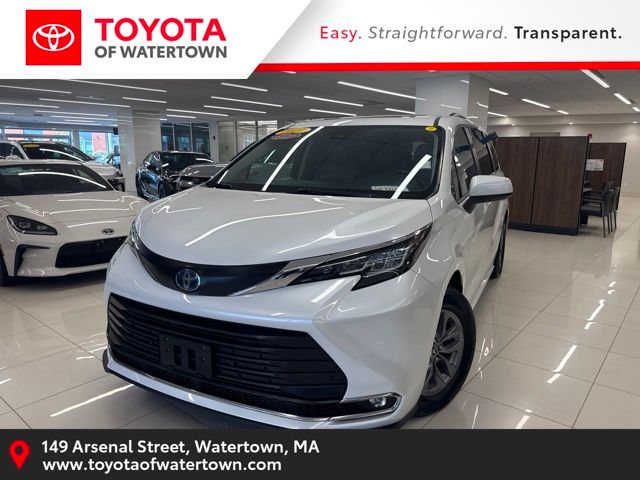 2022 Toyota Sienna XLE 7-Passenger FWD