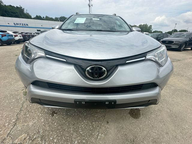 Used 2018 Silver Toyota XLE image 33