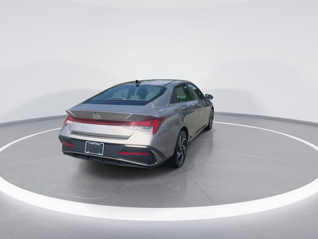 Used 2025 Silver Hyundai SEL Convenience image 8