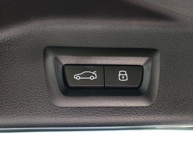 Used 2024 Black BMW xDrive40i image 6