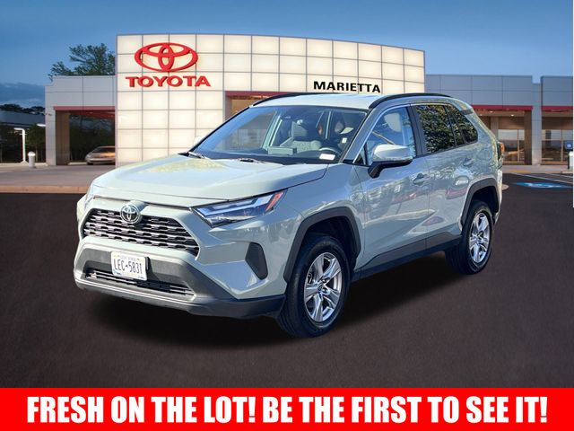 2023 Toyota RAV4 XLE 3