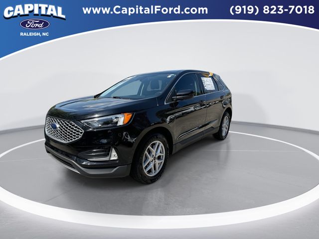 Used 2023 Black Ford SEL image 4