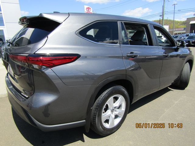 used 2023 Toyota Highlander car, priced at $33,999