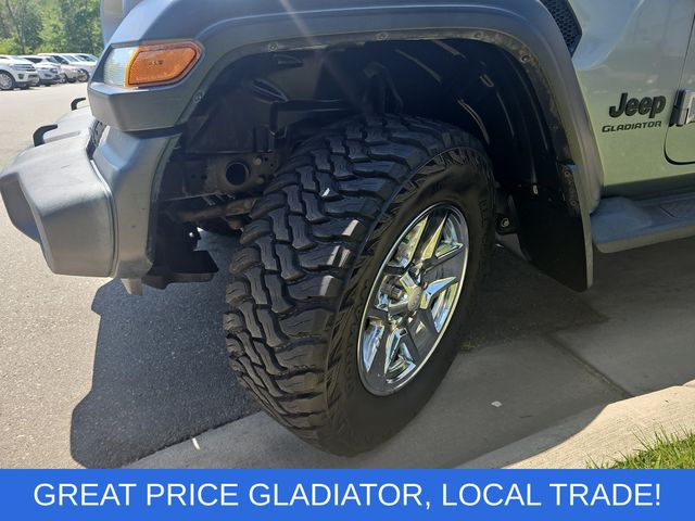 Used 2020 Silver Jeep Sport image 28