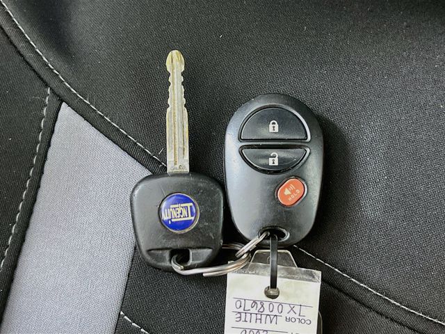 Used 2007 White Toyota SR5 image 25