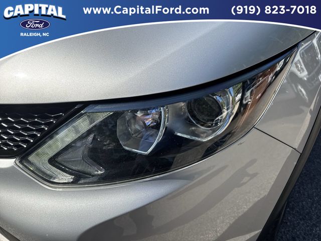 Used 2019 Silver Nissan S image 11