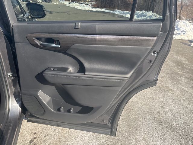 used 2023 Toyota Highlander car, priced at $39,529