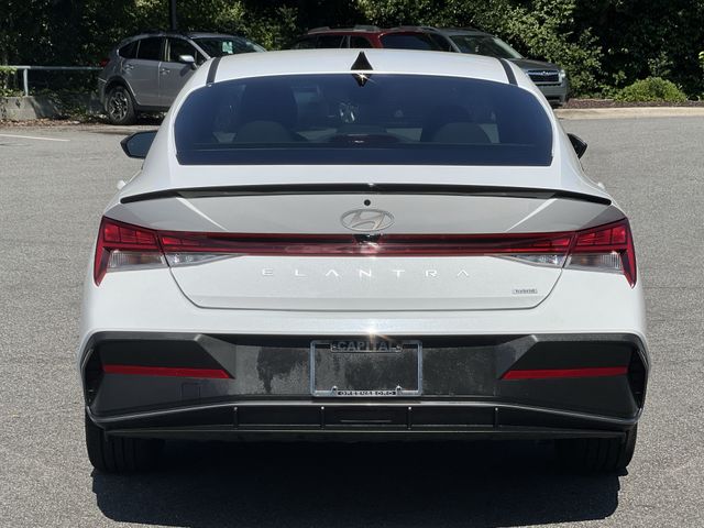 Used 2025 White Hyundai SEL Sport image 18
