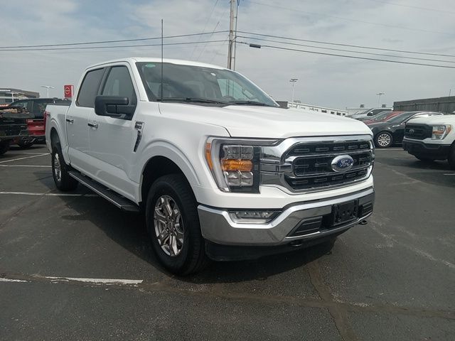 Oxford White 2023 Ford F-150 XLT SuperCrew 4WD Pickup Truck Four-Wheel Drive Automatic