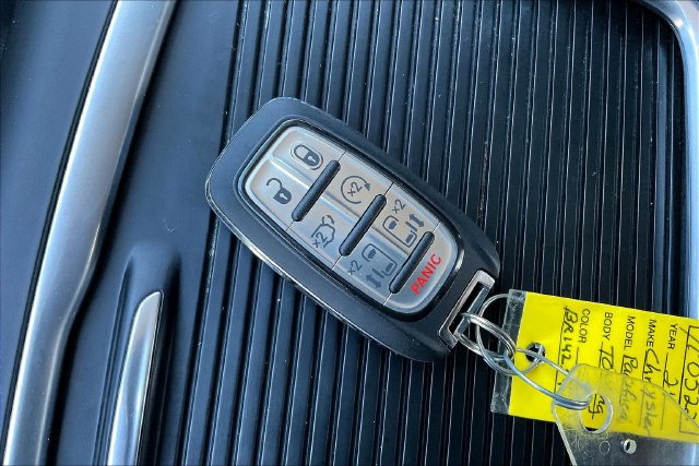 Used 2024 Chrysler Pacifica Van