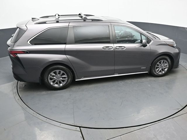 2021 Toyota Sienna XLE 36