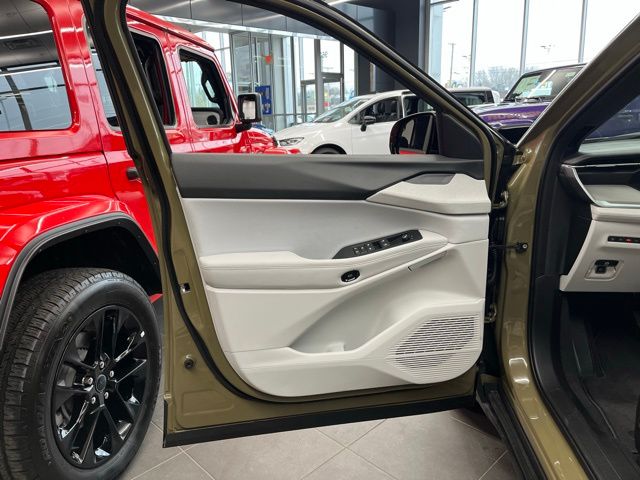 New 2026 Jeep Cherokee Laredo For Sale in Highland, IN