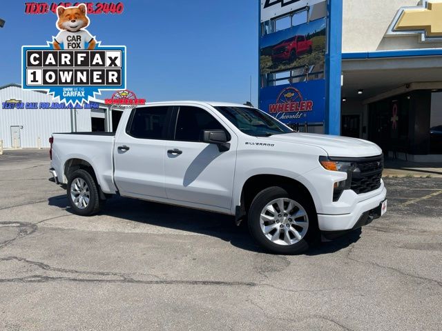 Summit White 2022 Chevrolet Silverado 1500 Custom Crew Cab RWD Pickup Truck 4X2 8-Speed Automatic