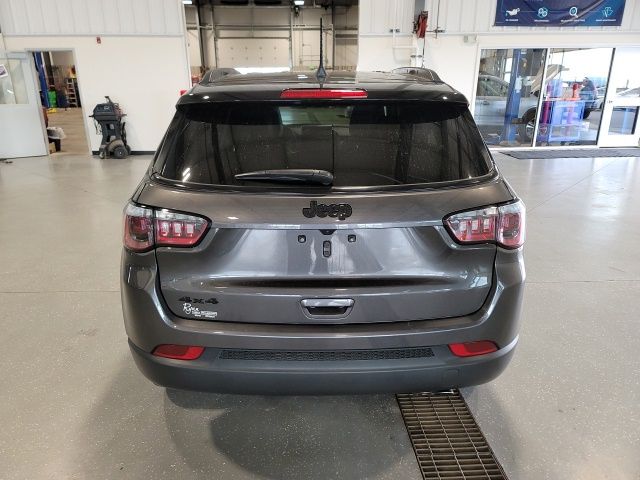 2022 Granite Crystal Metallic Clearcoat Jeep Compass Altitude 4X4 SUV