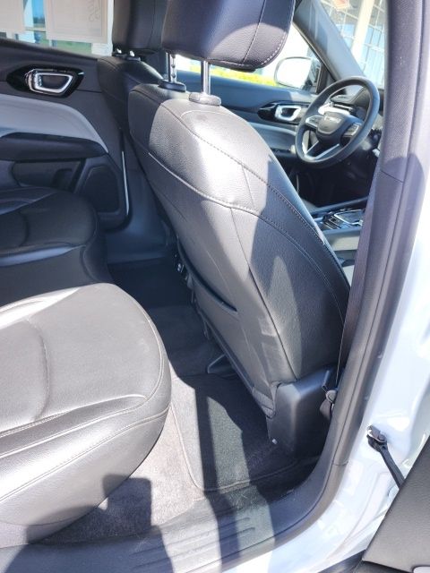 Used 2024 White/off-white Jeep Limited image 38