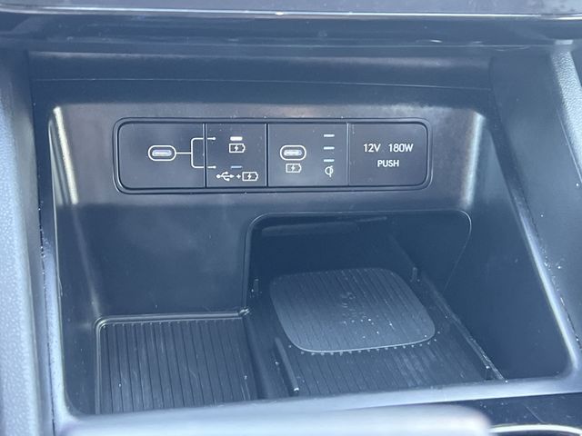 Used 2025 White Hyundai SEL Convenience image 23