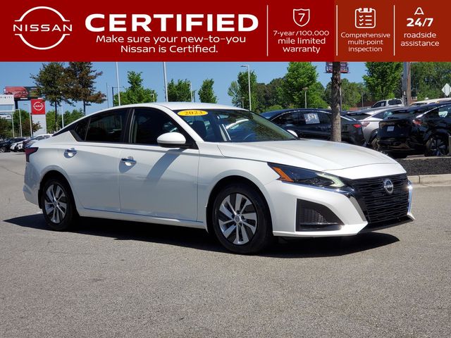 Glacier White 2023 Nissan Altima Sedan Front-Wheel Drive Continuously Variable Transmission