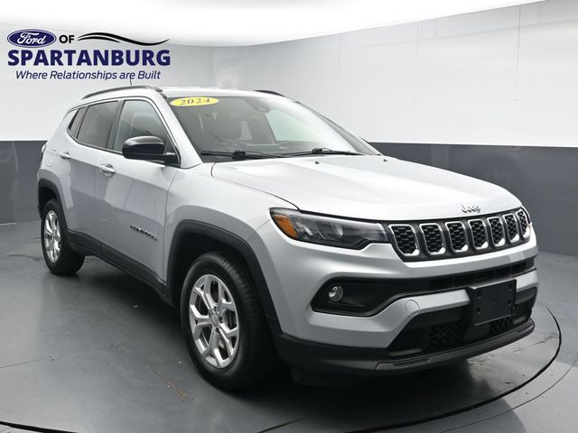 Silver Zynith Metallic Clearcoat 2024 Jeep Compass SUV / Crossover Four-Wheel Drive 8-Speed Automatic