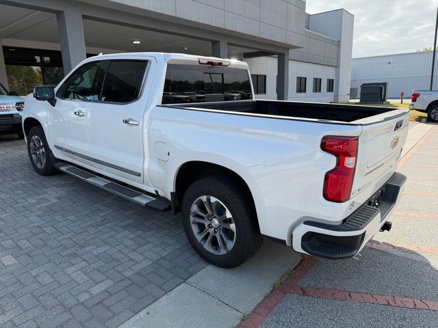 Used 2024 White Chevrolet High Country image 3