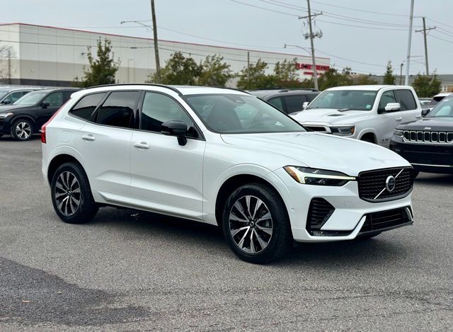 2023 Volvo XC60 B5 Plus Dark Theme