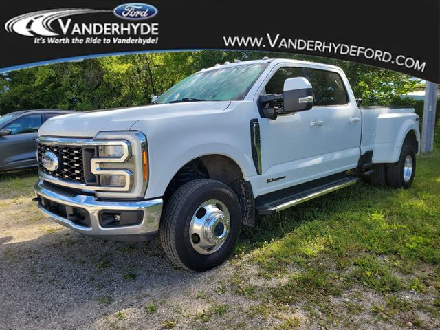 Oxford White 2023 Ford F-350 Super Duty Pickup Truck Four-Wheel Drive Automatic