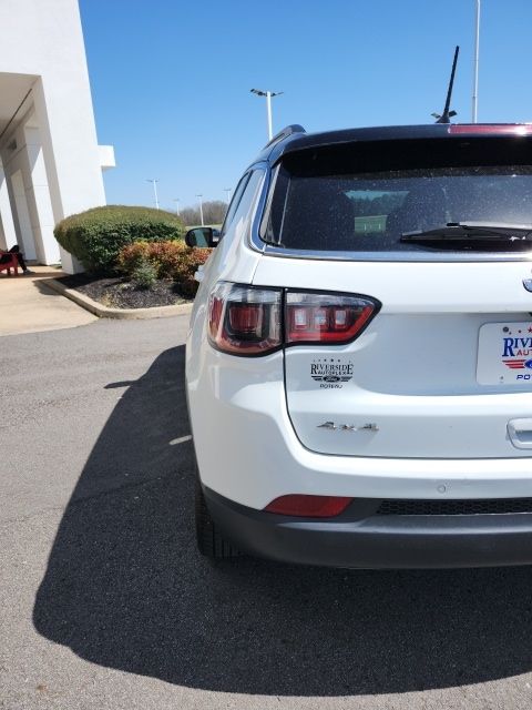 Used 2024 White/off-white Jeep Limited image 9