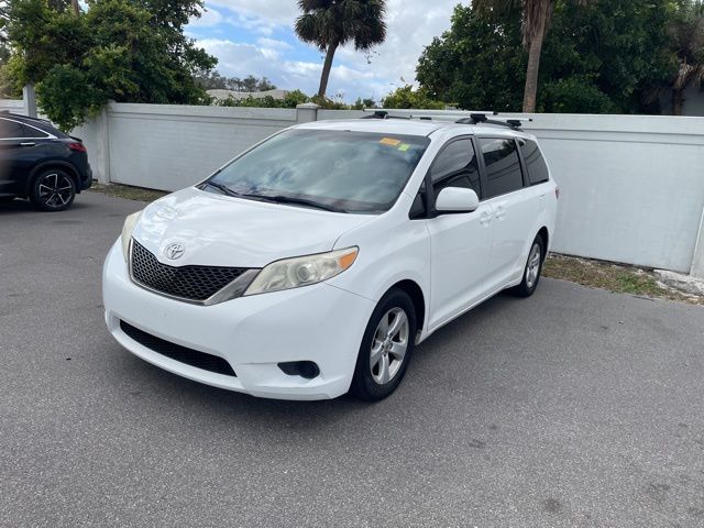 2015 Toyota Sienna LE 2