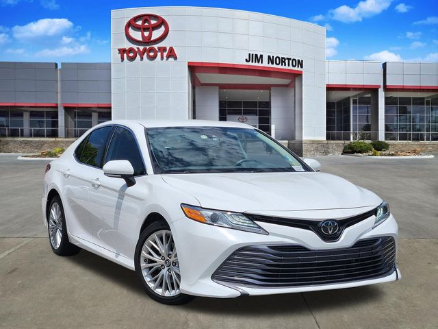 Super White 2020 Toyota Camry Sedan Front-Wheel Drive 8-Speed Automatic