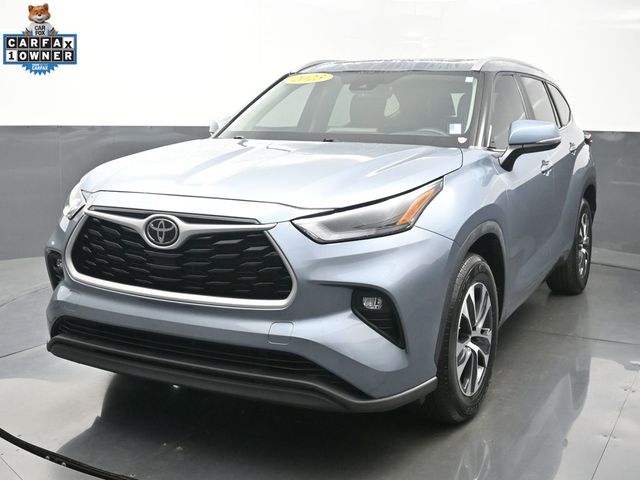 Moon Dust 2023 Toyota Highlander SUV / Crossover Front-Wheel Drive 8-Speed Automatic