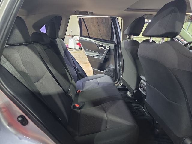 Used 2019 Silver Toyota XLE image 12