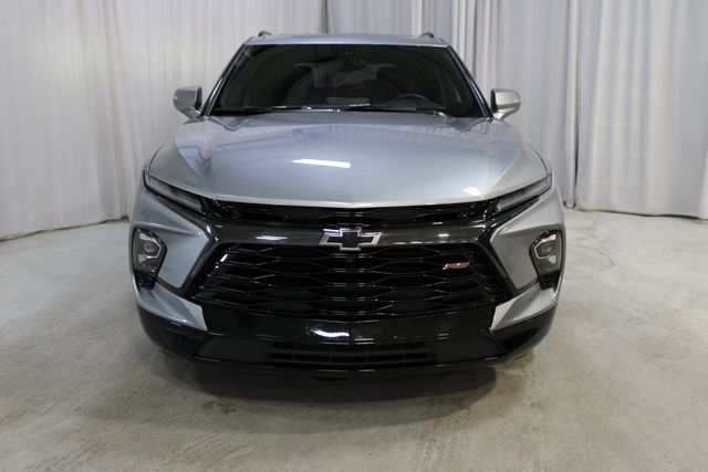 Used 2023 Gray Chevrolet RS image 29