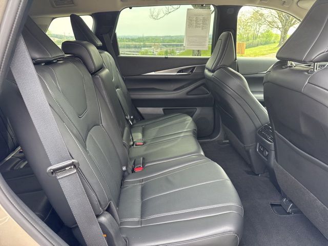 Used 2024 Gray INFINITI LUXE image 11