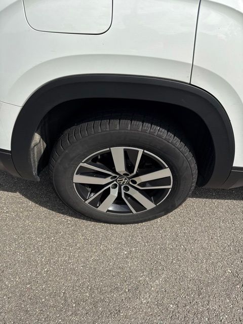 2023 Volkswagen Atlas 2.0T SE White at Sutliff Volkswagen