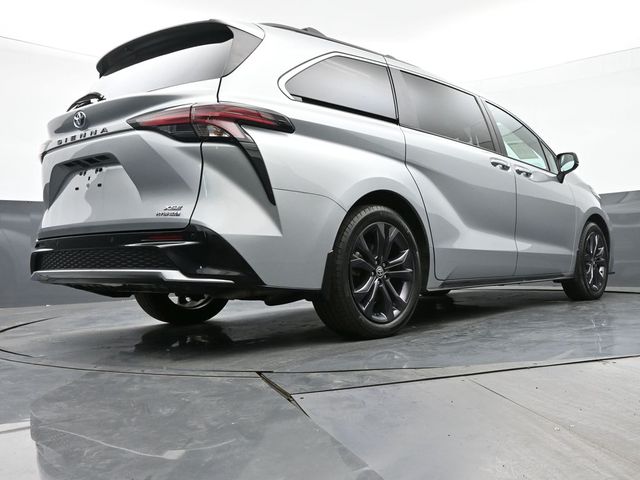 2022 Toyota Sienna XSE 32