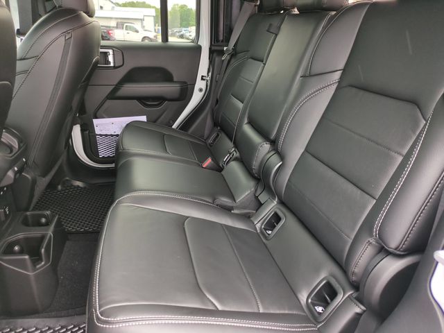 Used 2023 White Jeep Overland image 29