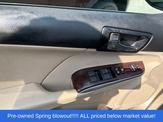 Used 2012 Beige Toyota XLE image 14