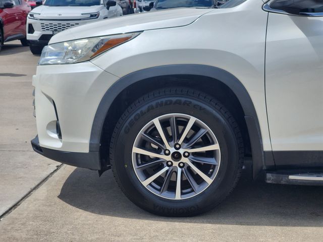 2019 Toyota Highlander XLE White at Legacy Ford
