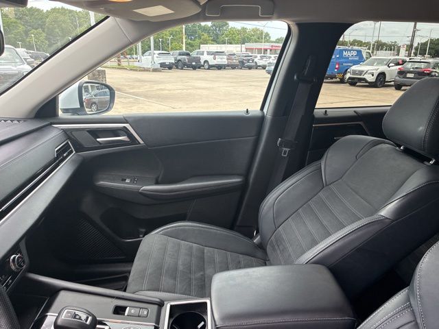 2024 Mitsubishi Outlander SE  at Royal Nissan