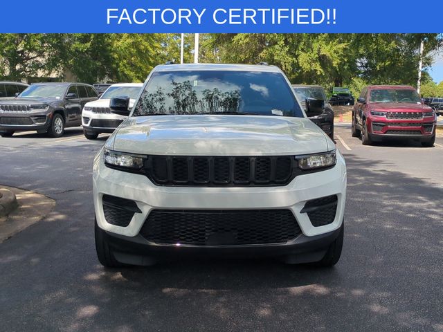 Used 2022 White Jeep Altitude image 8