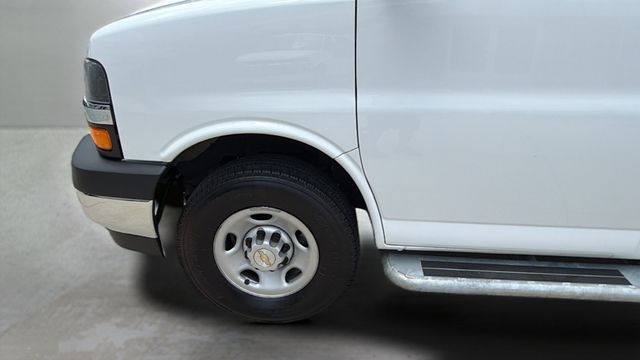 Used 2025 White Chevrolet Work Van image 37