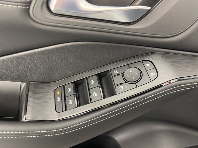 2025 Everest White Pearl Nissan Rogue SV FWD SUV
