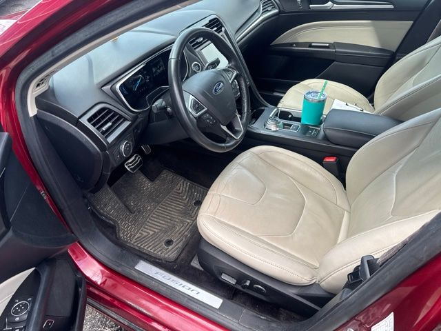 Used 2017  Ford Titanium image 10
