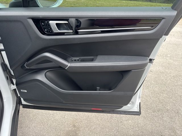 Used 2019  Porsche Base image 10