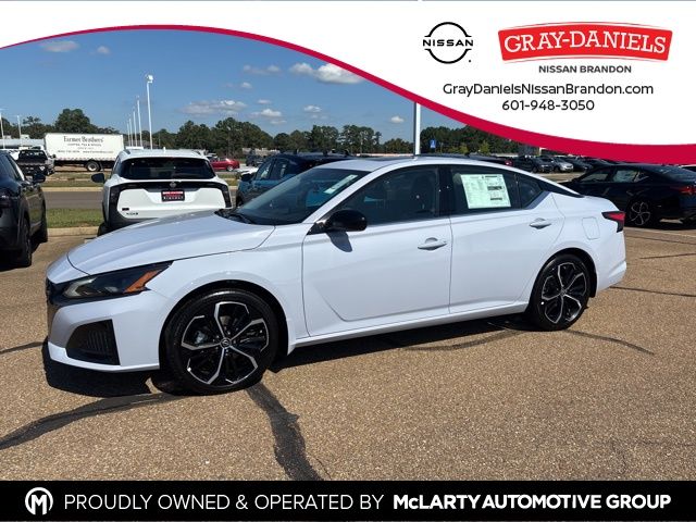 2025 Nissan Altima SR's photo