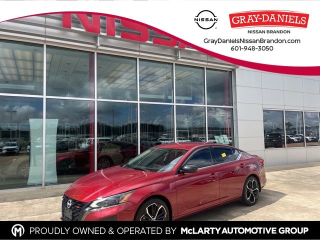 Red (Scarlet Ember Tintcoat) 2023 Nissan Altima 2.5 SR FWD Sedan Front-Wheel Drive Continuously Variable Transmission