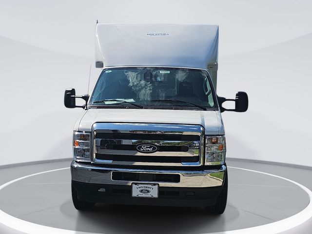 New 2027 White Ford 12' BOX VAN image 3