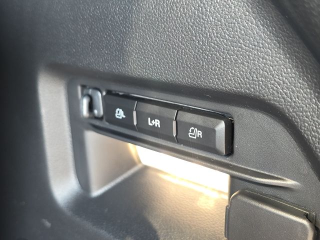 2025 Ford Explorer Platinum:B01877