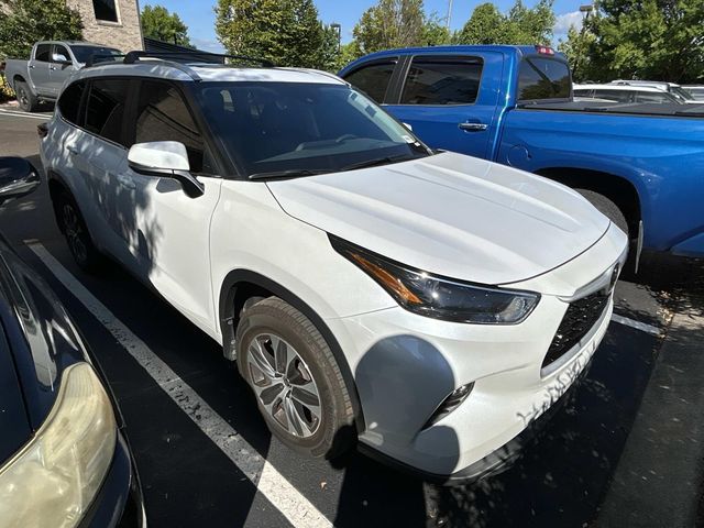 Pearl 2026 Toyota Highlander SUV / Crossover All-Wheel Drive 8-Speed Automatic