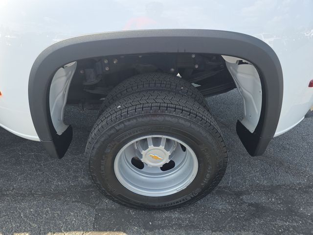 Used 2024 White Chevrolet Work Truck image 34